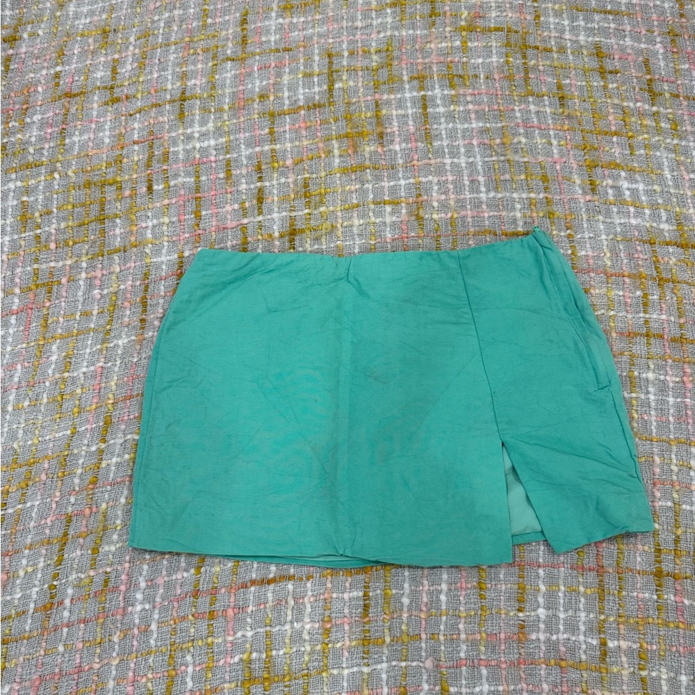H&M Green Pencil Mini Skirt with Slit for Casual Wear